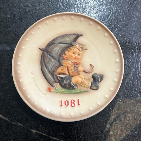 MJ Hummel 11th Annual Decorative Plate Umbrella Boy 1981 Goebel W Germany 1973 - Picture 2 of 5
